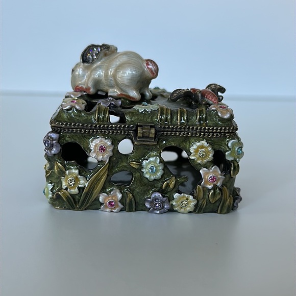 Vintage Jeweled Trinket Box with Bunny - Picture 11 of 11
